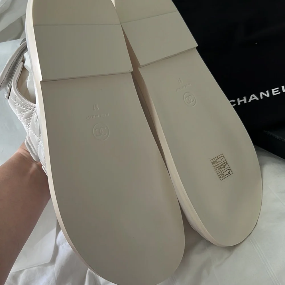 Chanel - Picture 5 of 6